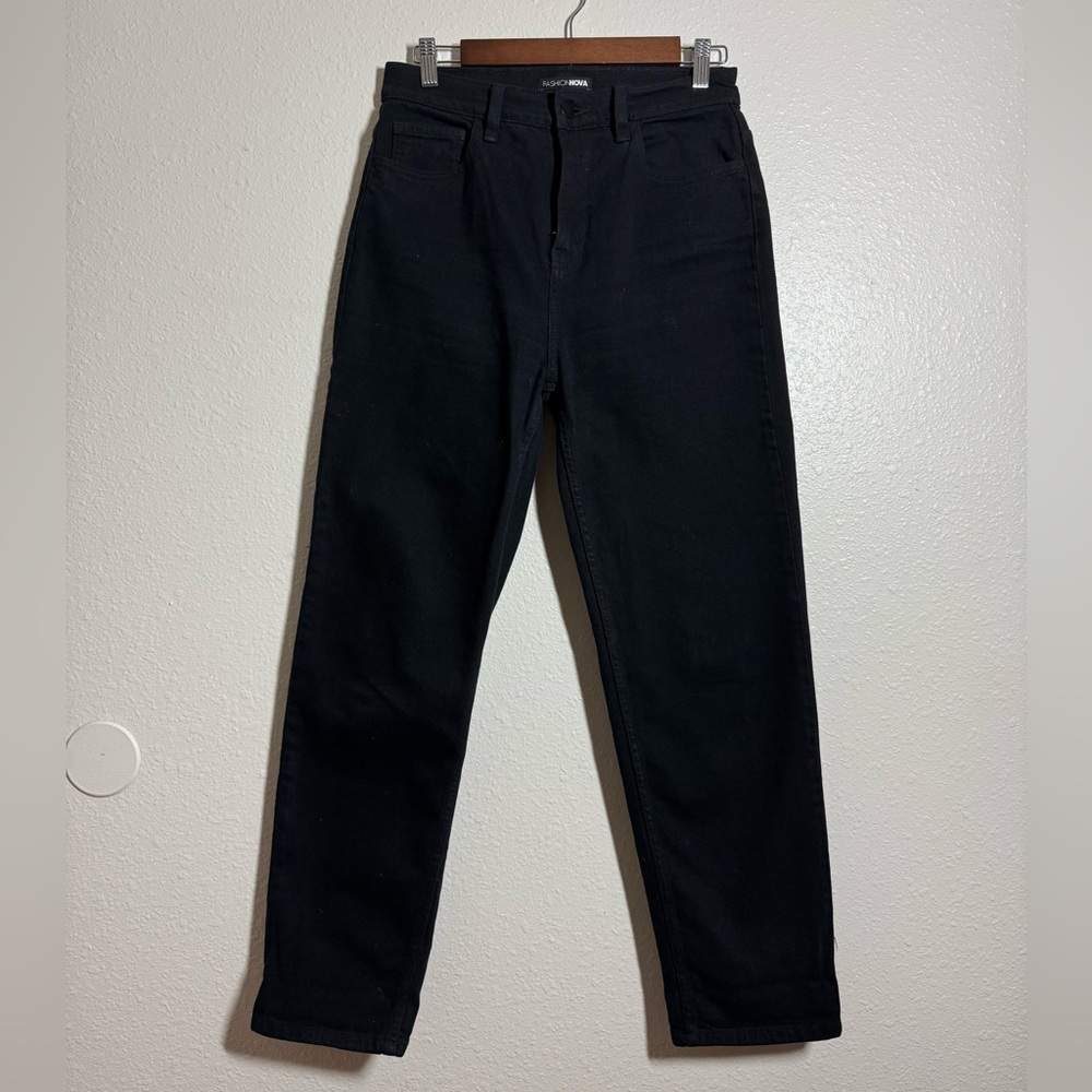 Women’s Black FashionNova straight leg jeans Size 9